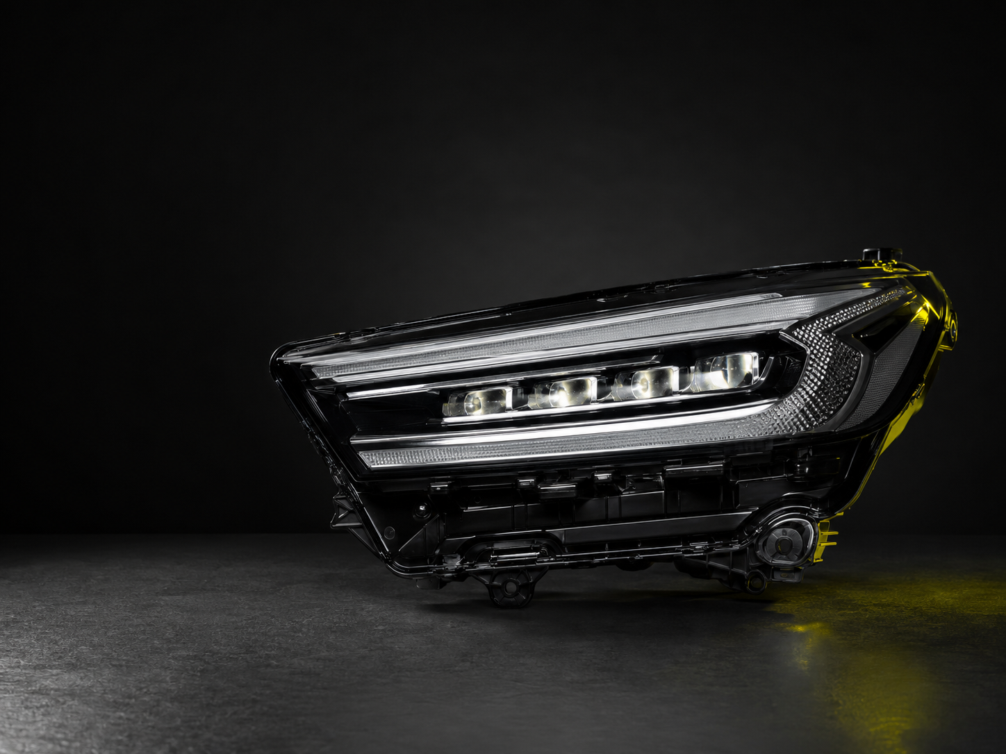 Фара правая Geely Atlas